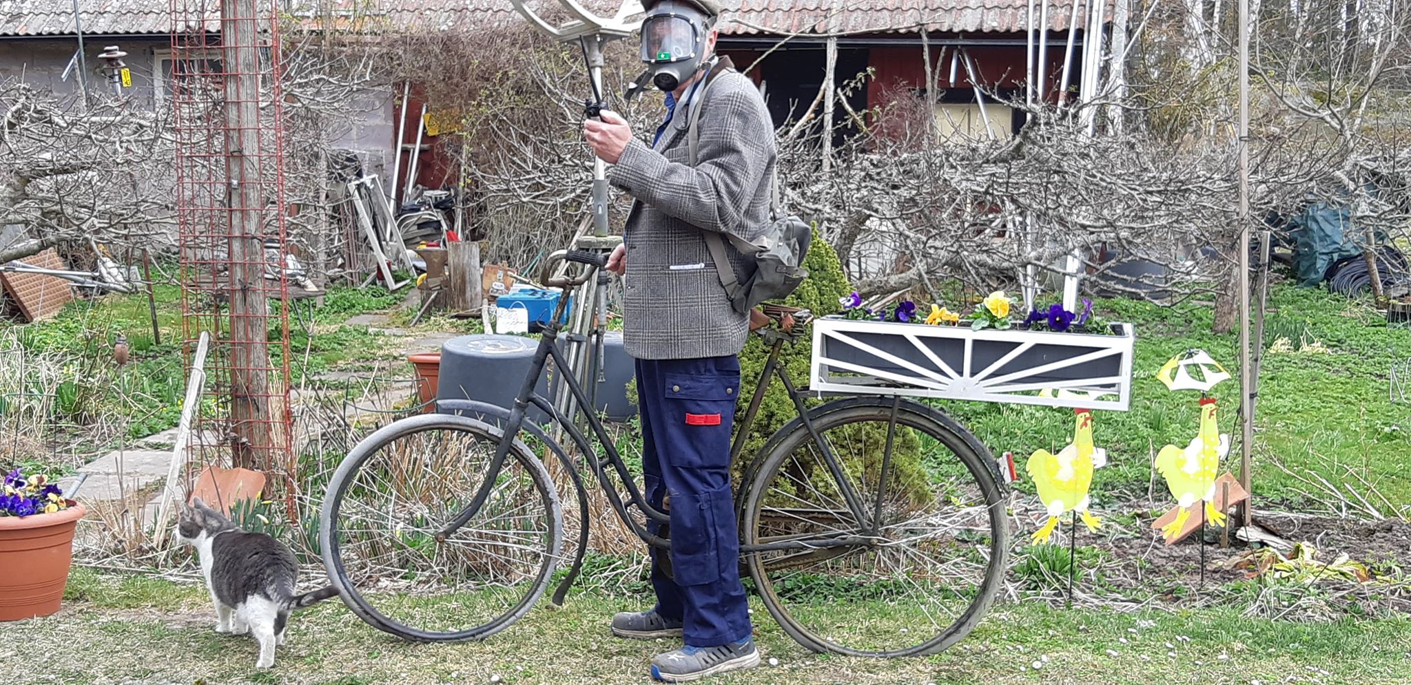 påsk 2020 cyckel gasmask